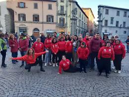 Viterbo: flash mob dei ragazzi dei &ldquo;Sorrisi che nuotano&rdquo;