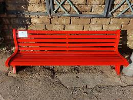 La panchina de &ldquo;La Fiera&rdquo; si tinge di rosso