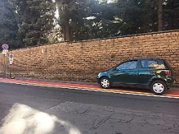 Viterbo: sosta selvaggia sulla pista ciclabile