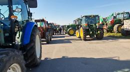 Agricoltori: un centinaio di trattori invadono l&rsquo;Aurelia