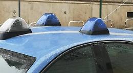 Sfondano la vetrata e rubano in banca