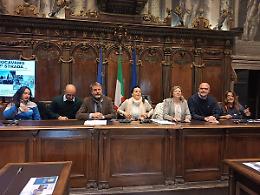 &ldquo;Giocavamo pe&rsquo; strada&hellip;&rdquo;, le attrezzature alle scuole