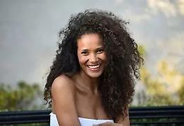 Cose di tutti i giorni: l&rsquo;ex miss Italia Denny Mendez sul palco del Gassman