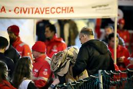 Migranti, 132 sbarcati dalla Geo Barents: 14 i minori non accompagnati