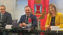 Presentato in aula consiliare il libro &ldquo;La rapina delle privatizzazioni&rdquo;