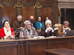 Sgarbi replica alle accuse di assenteismo: &laquo;Sono senza portafoglio&raquo;