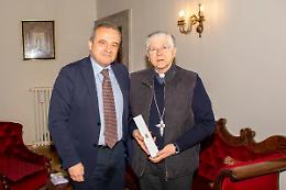 L&rsquo;olio &ldquo;antimafia&rdquo; di Capaci consegnato ai vescovi Piazza e Salvi