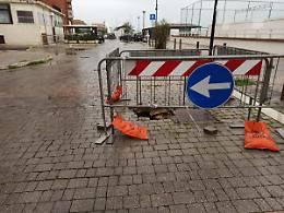 Piove e spuntano le buche sull&rsquo;asfalto