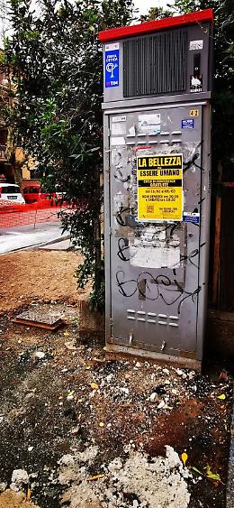 Tranciano i cavi durante i lavori: quartiere &ldquo;isolato&rdquo; per le feste