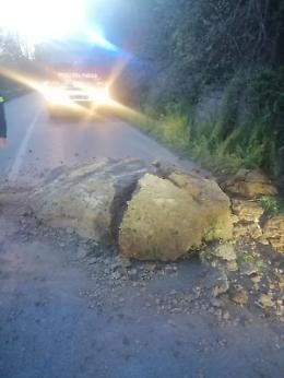 Civita Castellana: masso frana sulla Provinciale Braccio Treia