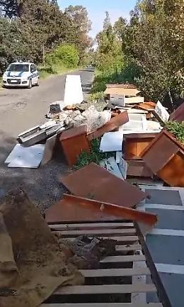 &laquo;I rifiuti abbandonati in via di Ceri non sono stati ancora rimossi&raquo;