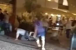 Lite in piazza del Comune, locali della provincia vietati ai due giovani