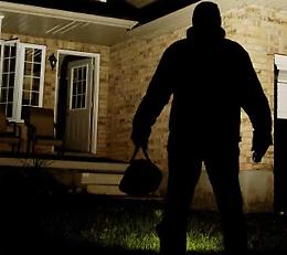 Rapina in villa con sequestro di persona