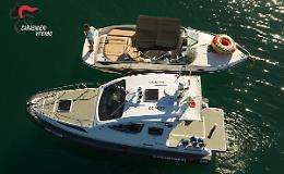 Motoscafo in avaria: padre e figlio di 10 anni salvati dai carabinieri