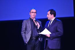 Parisi, un tuffo nel blu del cielo infinito