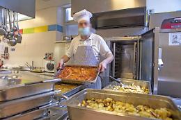 Caro mensa, genitori sul piede di guerra