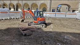 Viterbo: voragine in piazza del Comune durante i lavori di pavimentazione