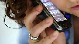 &laquo;Ciao mamma, mi si &egrave; rotto il telefono&raquo;, i genitori cadono nella trappola