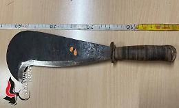 Gira di notte con una roncola in auto, un 35enne denunciato dai carabinieri