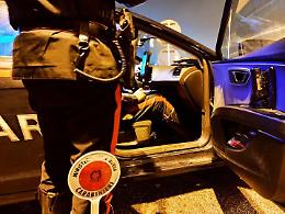 Orte, nasconde nello zaino panetti di droga