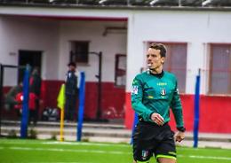 Calciatore colpisce un arbitro di Civitavecchia e gli provoca la frattura di un braccio