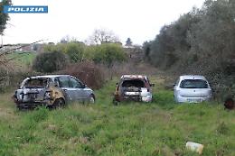 Auto abbandonate in un campo, il proprietario denunciato e sanzionato