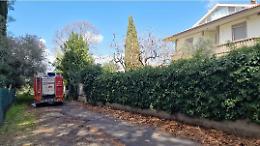 Incendio nel vano magazzino di una villetta