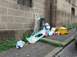 Viterbo: rifiuti abbandonati, in centro una guerra persa