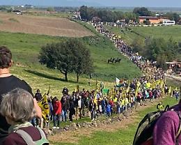 Una carovana di persone a Vulci contro il deposito nazionale di scorie nucleari