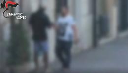 In casa un supermarket di cocaina ed eroina, arrestate sei persone