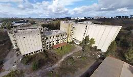 Tragico volo nel vuoto nell&rsquo;ex molino