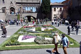 Viterbo, inaugurato San Pellegrino in fiore ed &egrave; subito pienone di gente