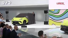 Auto elettriche, BYD sfida il mercato europeo con la compatta low cost Dolphin Surf