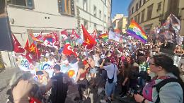 Il popolo arcobaleno sfila per i diritti e la pace in Palestina