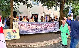Viterbo: in piazza in accappatoio per l'acqua pubblica