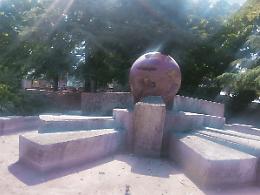 Viterbo, Fontana sfera di nuovo vandalizzata