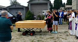 Dolore e commozione ai funerali dei coniugi Montanaro