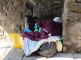 Il benvenuto ai turisti tra i rifiuti