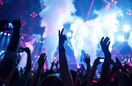 Serata danzante abusiva sul lago, sanzionata una discoteca