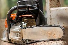 Rissa tra calciatori under 19, genitore in tribuna brandisce una motosega