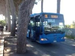 Bus pieni, corse insufficienti, orari che non coincidono con l&rsquo;uscita delle lezioni