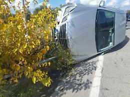 Viterbo: Mercedes perde il controllo e si cappotta