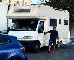 Minacce e bivacchi nel cuore di una citt&agrave; che tace