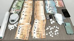 Nasconde in casa 3 etti e mezzo di cocaina