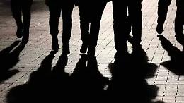 Ragazzo seguito fino a casa e picchiato da ignoti