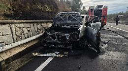 Viterbo: Auto in fiamme sulla Cassia sud, traffico in tilt