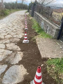 Cassia romana &ldquo;sfregiata&rdquo; dalla posa della fibra