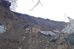 Tolfa, crolla la balaustra alla Rocca