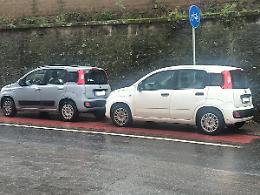 Sulle piste ciclabili a Viterbo parcheggio abusivo diffuso
