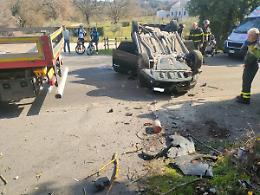 Viterbo: auto perde il controllo, tre feriti tra cui una bambina